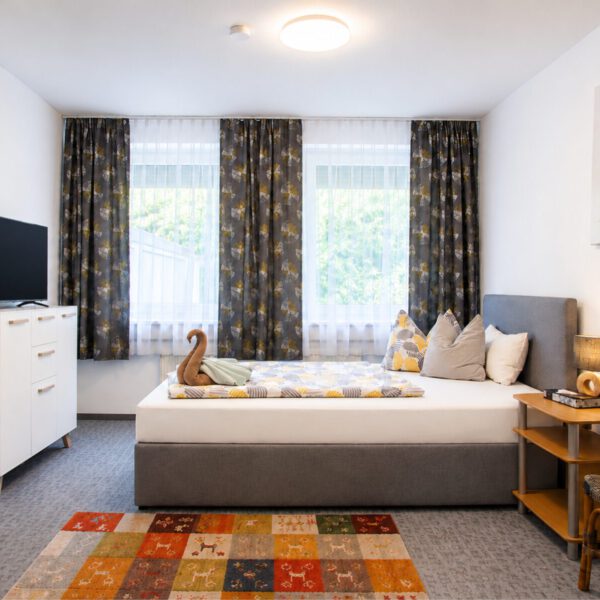 Zimmer Nr. 8 im Erdgeschoss – Hotel Garni Marlene Lange Zimmer Nr 8 im Erdgeschoss – Hotel Garni Marlene Lange